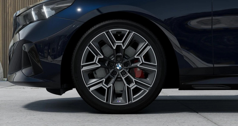 BMW Seria 5 cena 355000 przebieg: 5, rok produkcji 2023 z Kobyłka małe 56